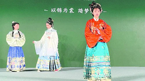 ￼￼本届创意设计周专门为汉服打造了“国风雅韵节”