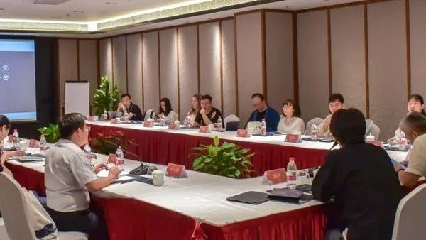 汉服国家队开始组队——中国服装协会国风专委会（汉服）筹备会在杭召开