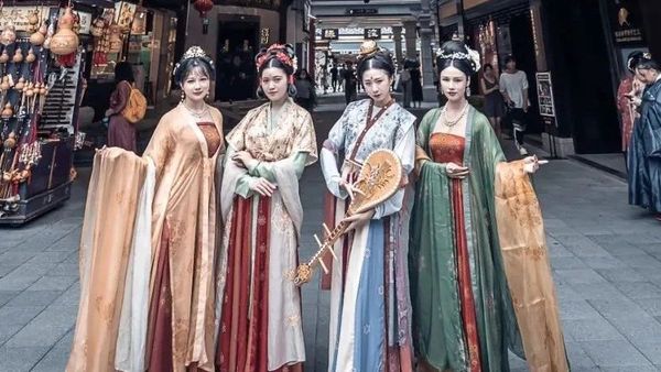 汉服 | 华裳九州国风快闪店亮相豫园华宝楼！