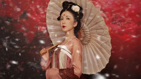 娄艺潇汉服造型中的敦煌壁画元素