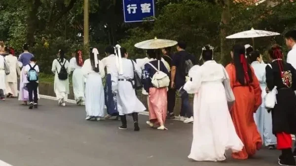 活动召集｜秋天里的深蓝：白云山登高聚会（1016，白云山南门）