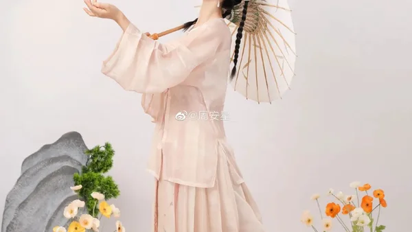 任我开阖挥妙笔，由琴跌宕逸清音