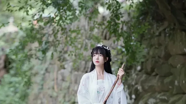一剪梅中多磊落，南乡子里自风流