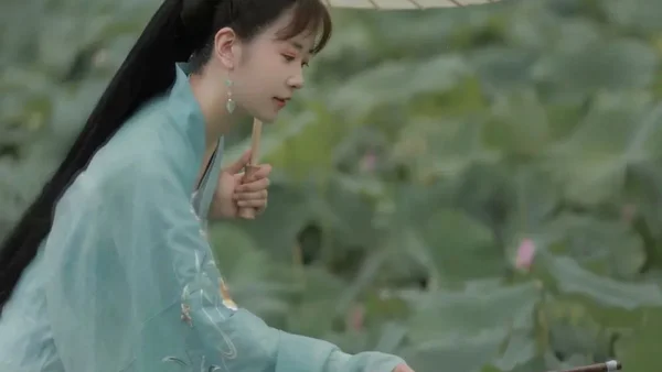 别来寄语水仙子，陋室留题相思积