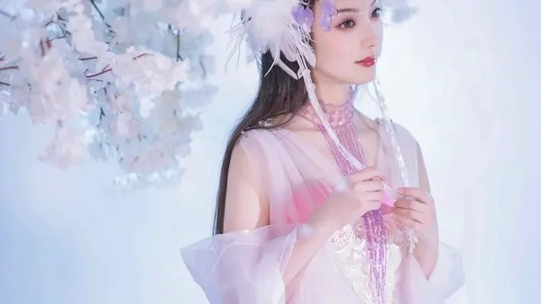 文学诗词 | 莫叹南园花瓣老，相期塞北柳梢青